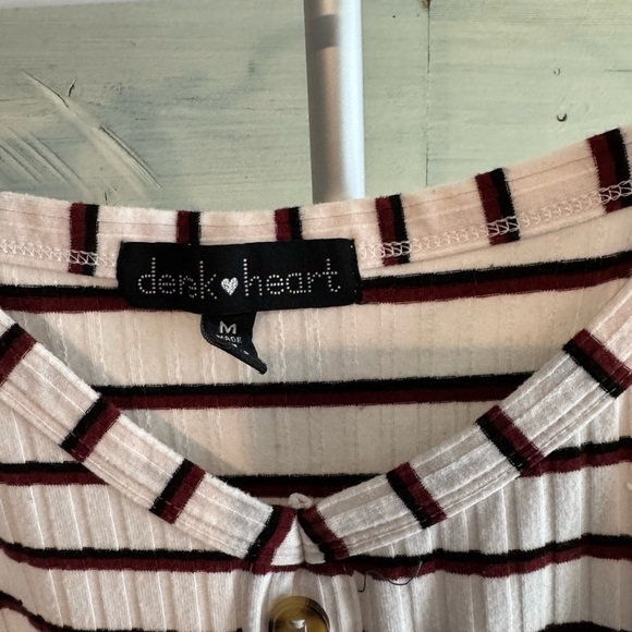 mid-length‎ dress with buttons down the front - Picture 4 of 4